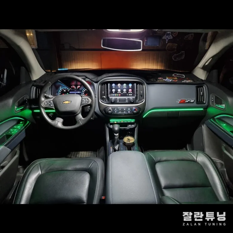 Chevrolet Colorado ambient lighting - Chevrolet Colorado Ambient Lighting Review - Enhanced Truck Inter photo 6