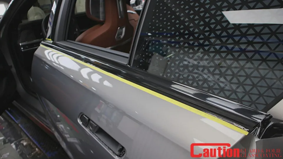 BMW 7 Seriesのカーラッピング事例|クローム除去で高級感アップ 施工写真 1-3