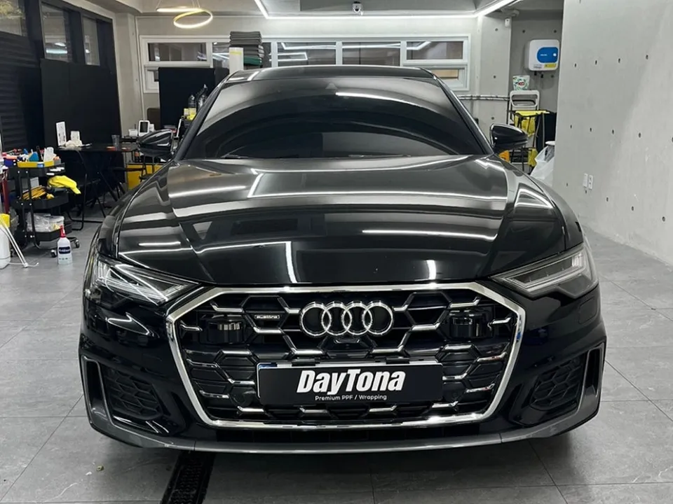 Audi A6のカーラッピング事例 施工写真 2