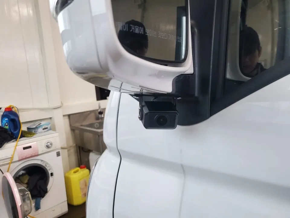 Hyundai Porter 2のドライブレコーダー取付事例 施工写真 2-2