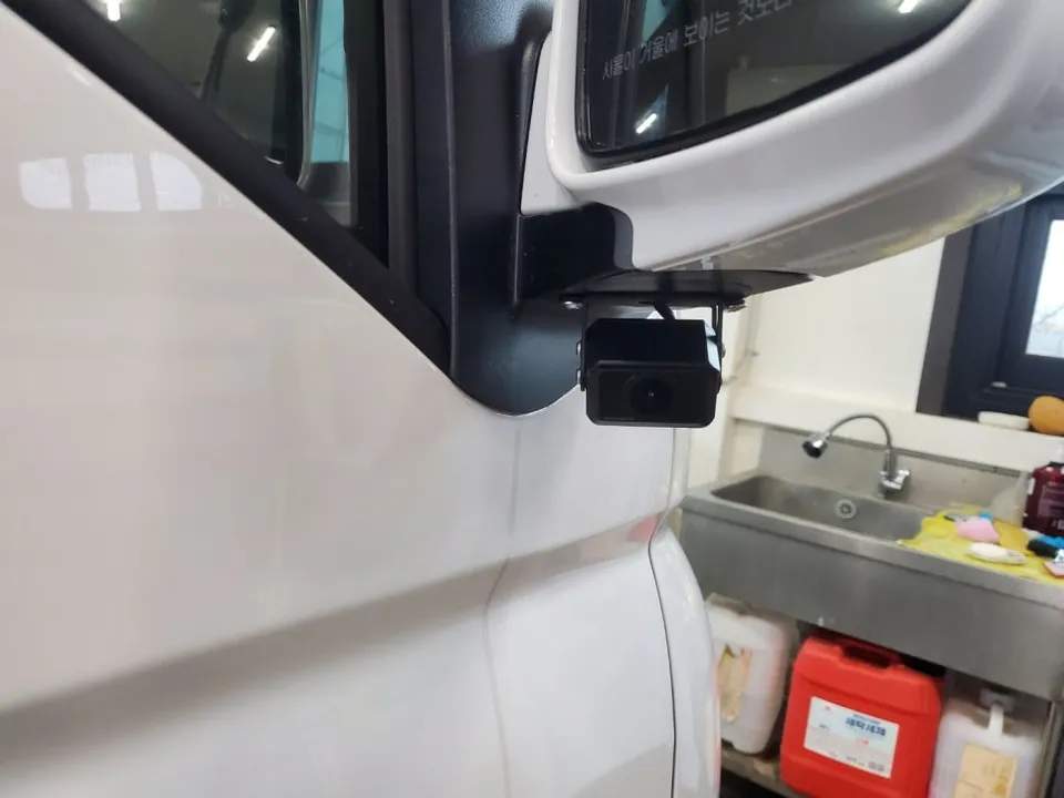 Hyundai Porter 2のドライブレコーダー取付事例 施工写真 3-2