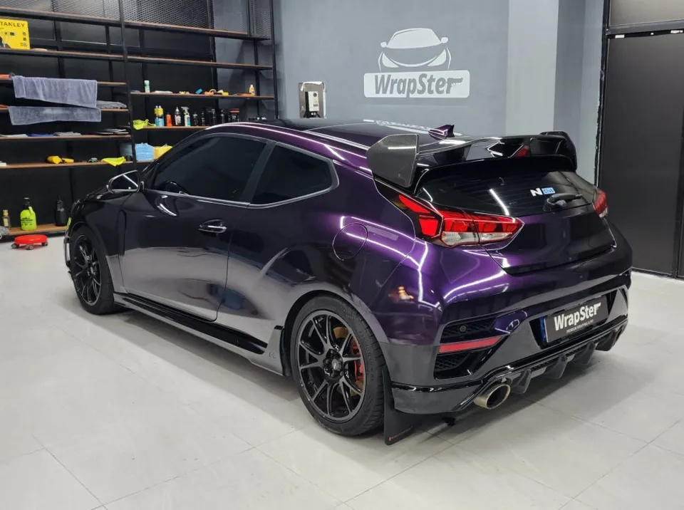 Hyundai Veloster Nのカーラッピング事例|ディープパープル 施工写真 3-2