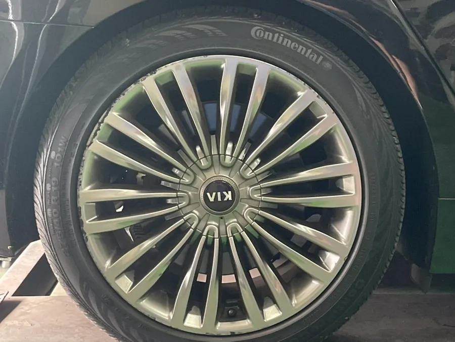Kia K900のホイールリペア・塗装事例 施工写真 4