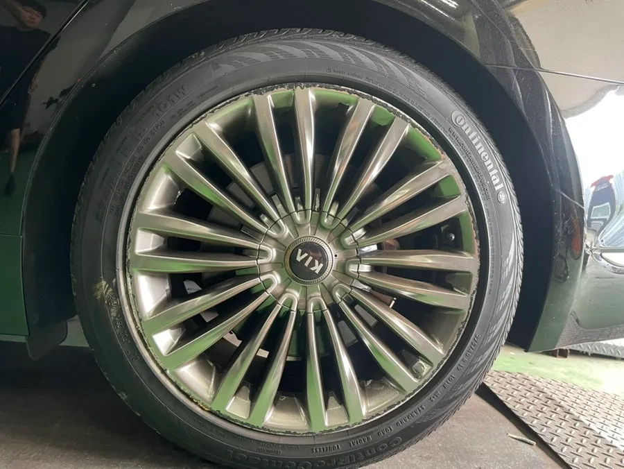 Kia K900のホイールリペア・塗装事例 施工写真 6