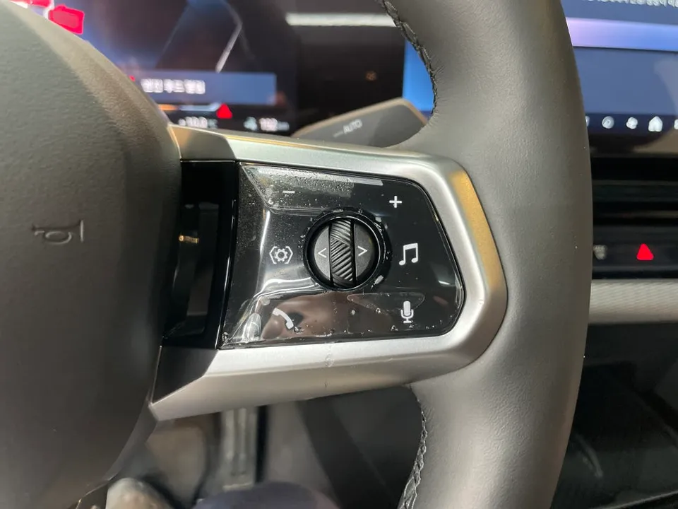 BMW G60の室内PPF施工事例|傷・指紋対策 施工写真 2-3