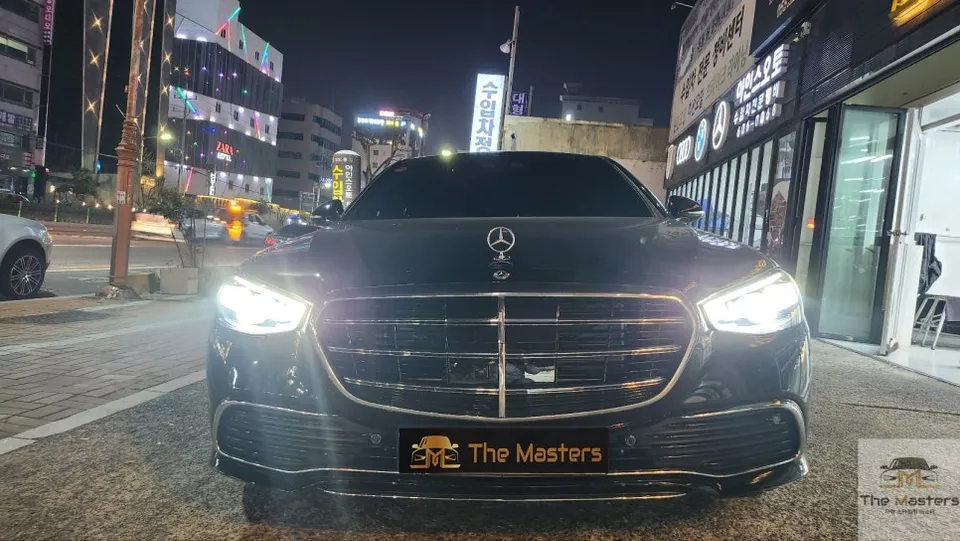 Mercedes-Benz S-Class W223 ambient lighting installation result