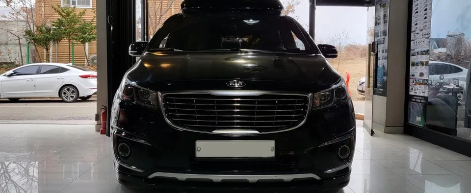 Kia Carnival body kit installation result
