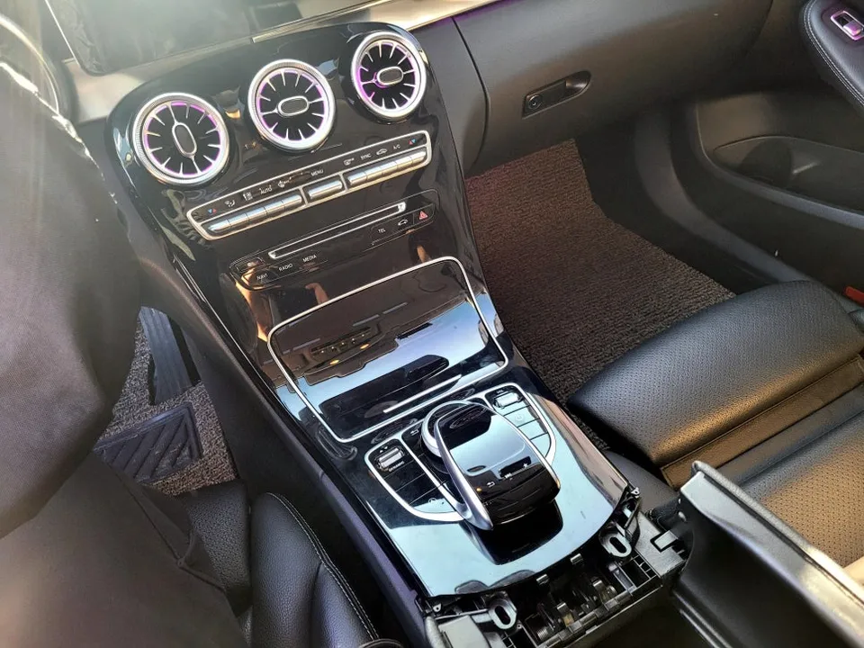 メルセデス・ベンツ W205 Cクラスのカーラッピング事例|費用目安・仕上がり 施工写真 2-2