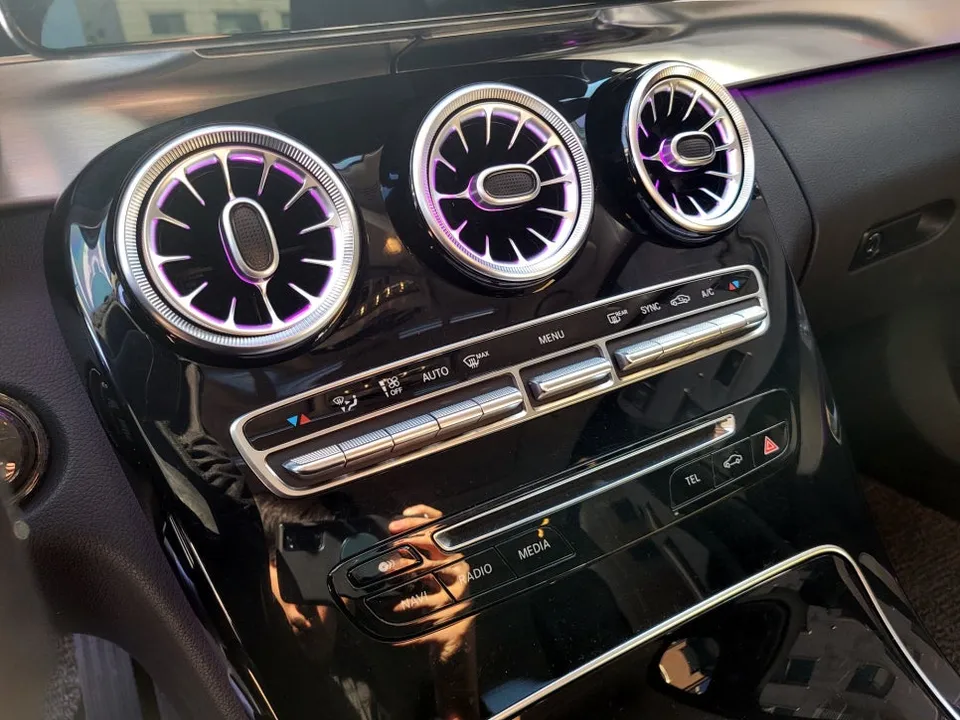 メルセデス・ベンツ W205 Cクラスのカーラッピング事例|費用目安・仕上がり 施工写真 1-3
