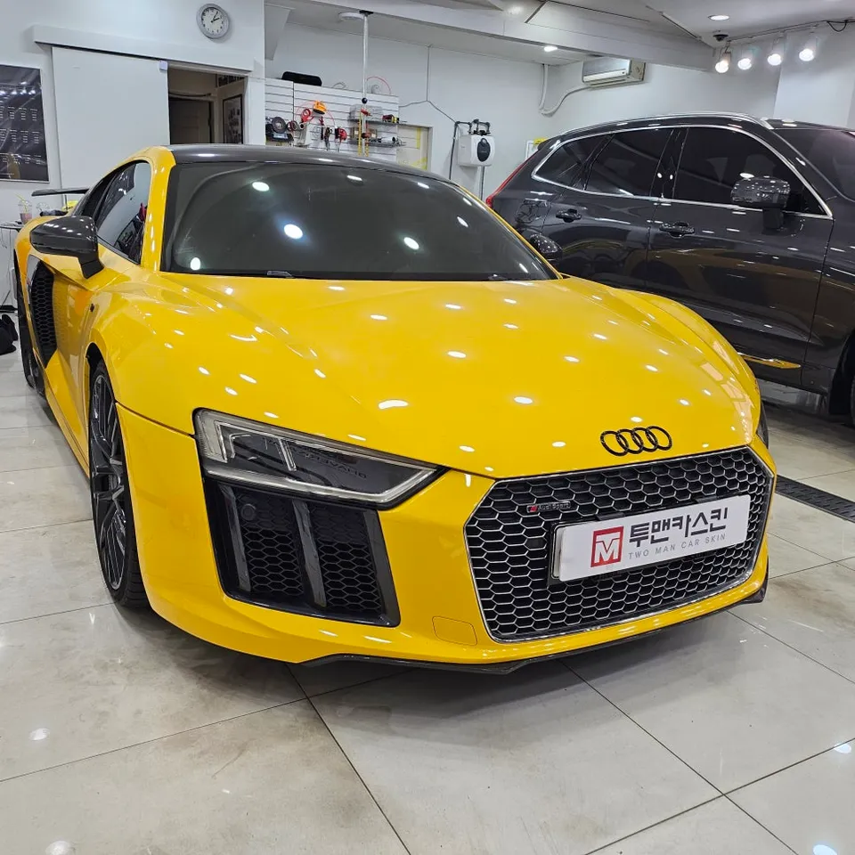 Audi R8のカーラッピング事例|費用目安・仕上がり 施工写真 2-1