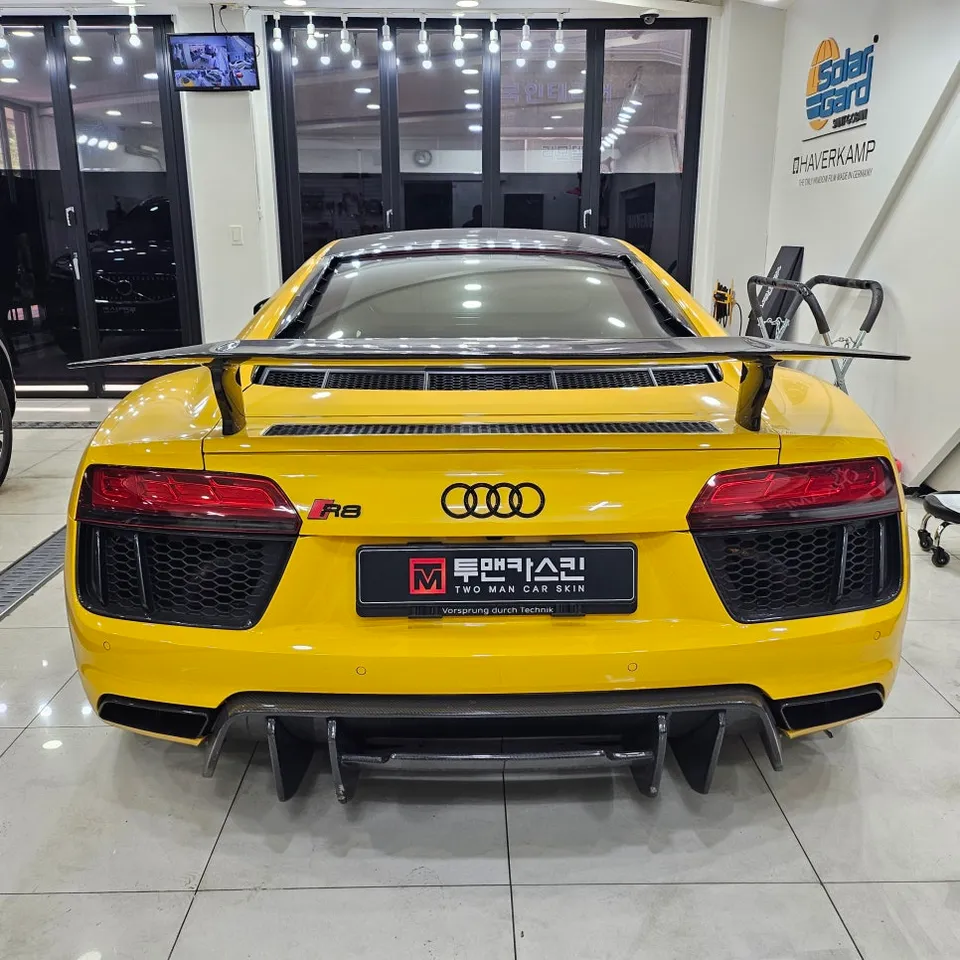 Audi R8のカーラッピング事例|費用目安・仕上がり 施工写真 3-1