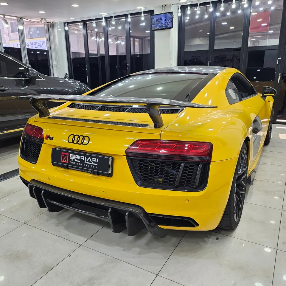 Audi R8のカーラッピング事例|費用目安・仕上がり 施工写真 2-2
