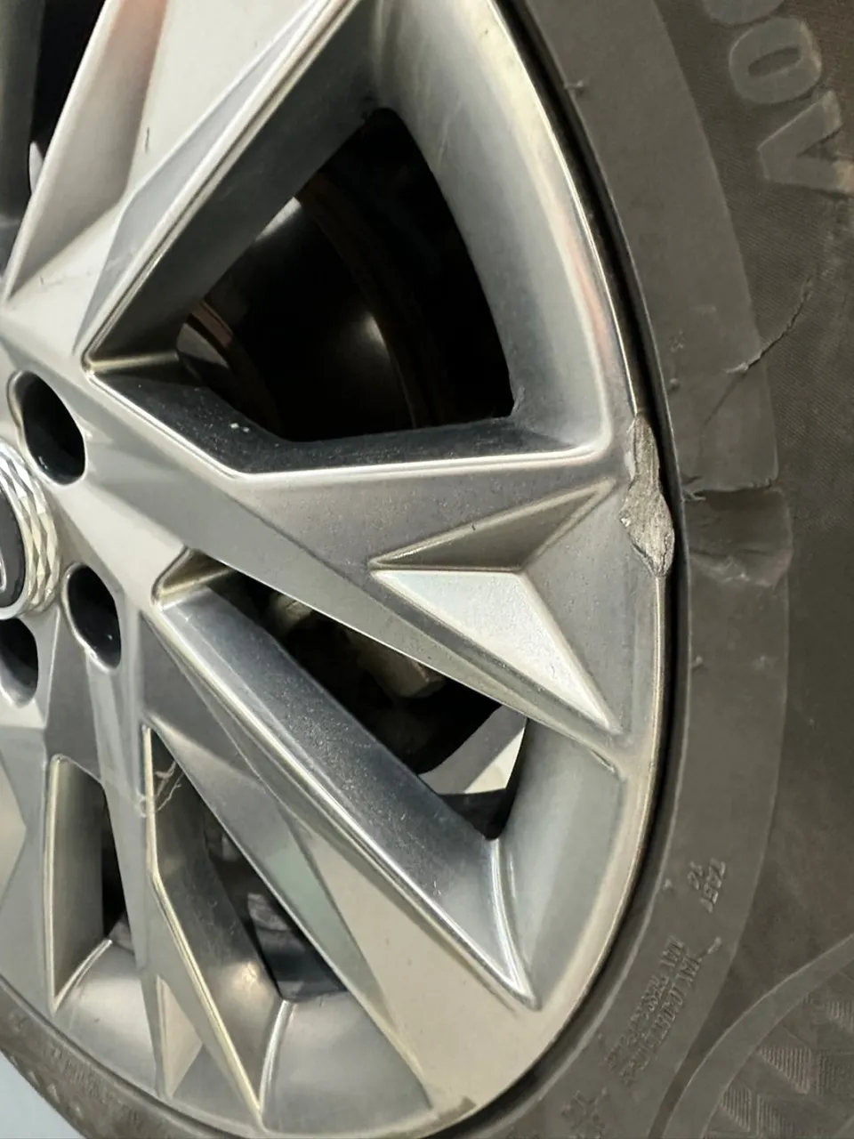 Hyundai Grandeur IGのホイールリペア・塗装事例 施工写真 4-1