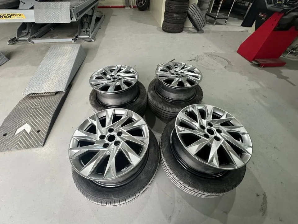 Hyundai Grandeur IGのホイールリペア・塗装事例 施工写真 2-2