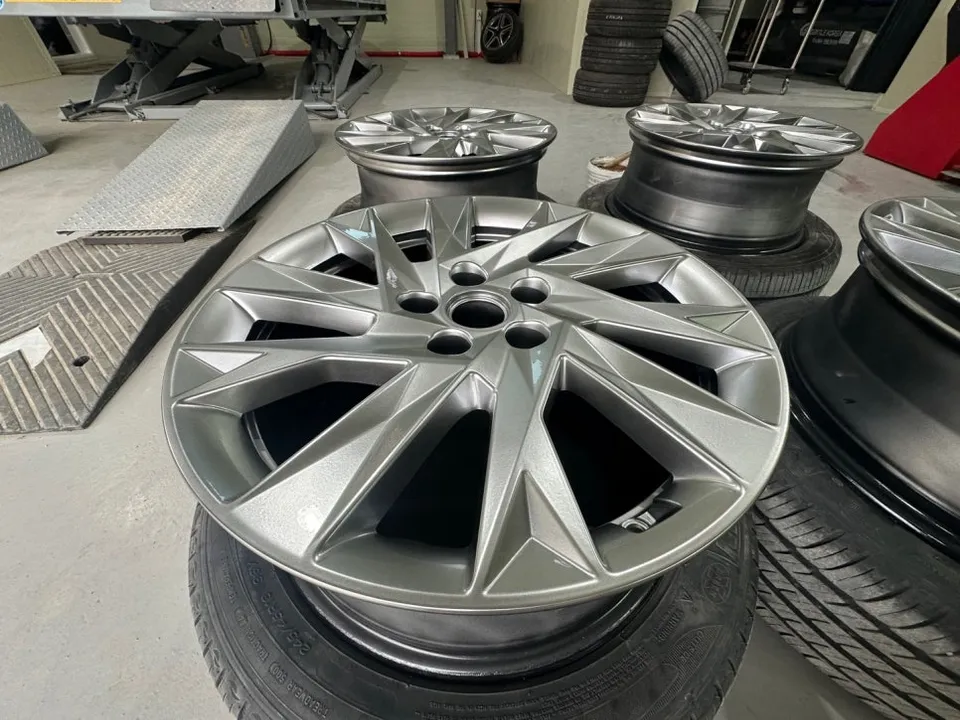 Hyundai Grandeur IGのホイールリペア・塗装事例 施工写真 3-2
