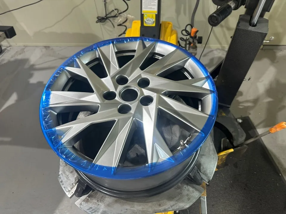 Hyundai Grandeur IGのホイールリペア・塗装事例 施工写真 1-3