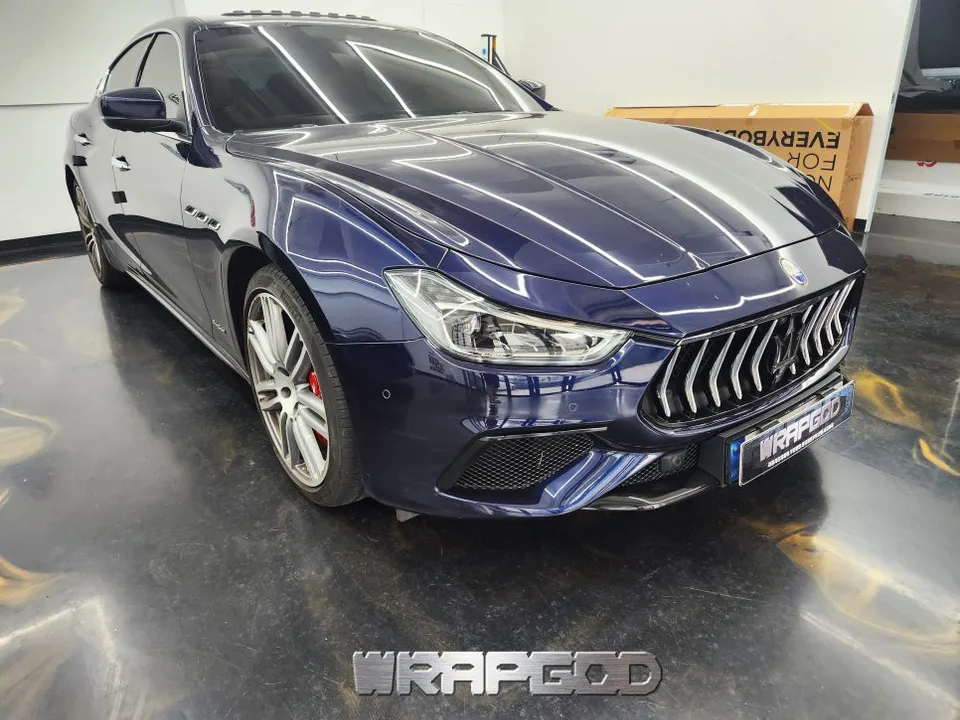 Maserati Ghibli vinyl wrap - Maserati Ghibli Gloss Black Grille Wrap Review photo 3
