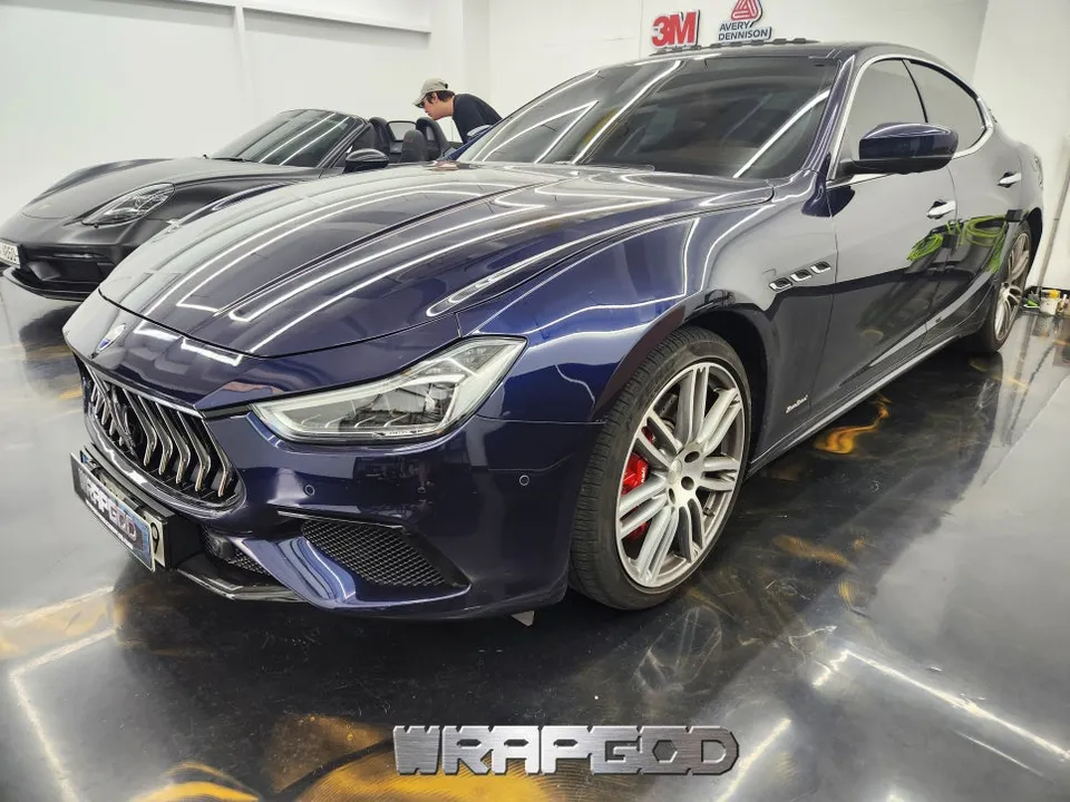 Maserati Ghibli vinyl wrap - Maserati Ghibli Gloss Black Grille Wrap Review photo 4