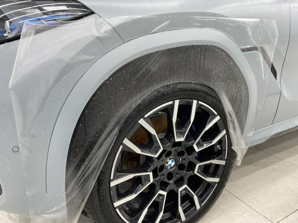 BMW X6のPPF施工事例｜無光フィルムで高級感を演出 施工写真 1-3