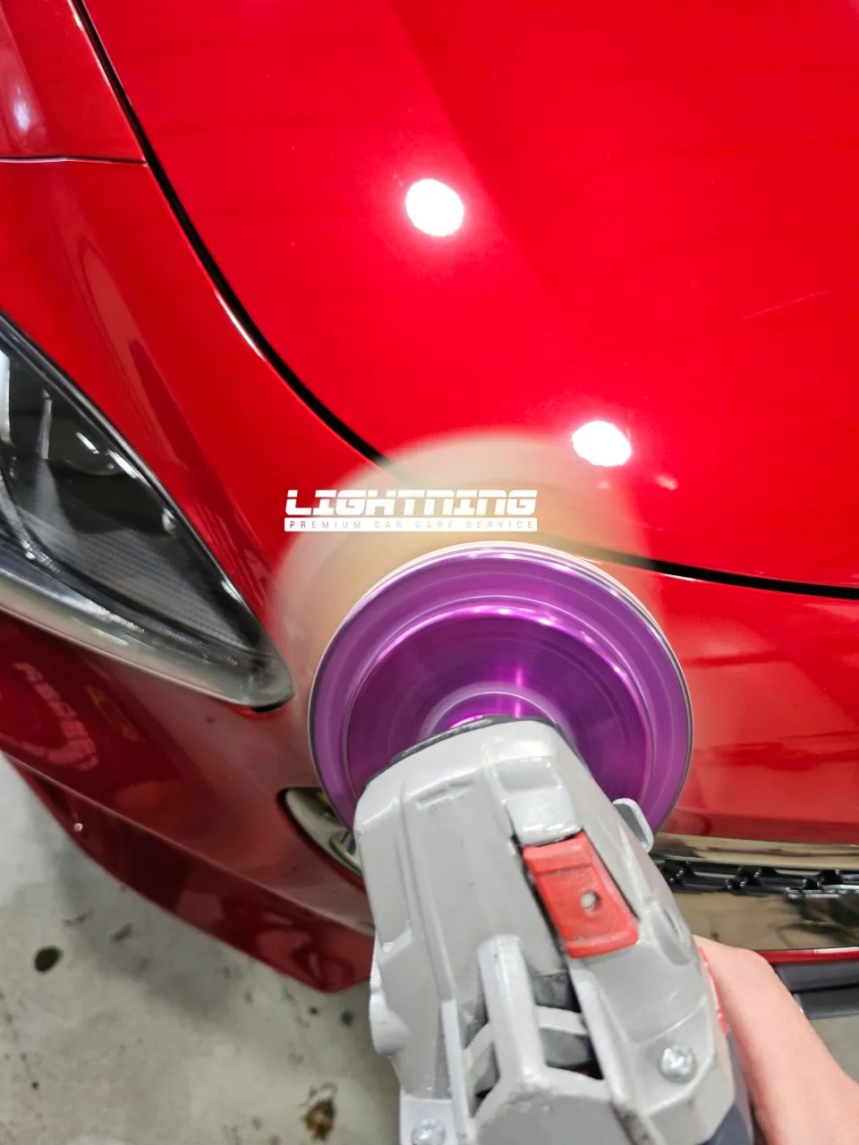 Kia Stingerのガラスコーティング事例|費用目安・仕上がり 施工写真 1-2