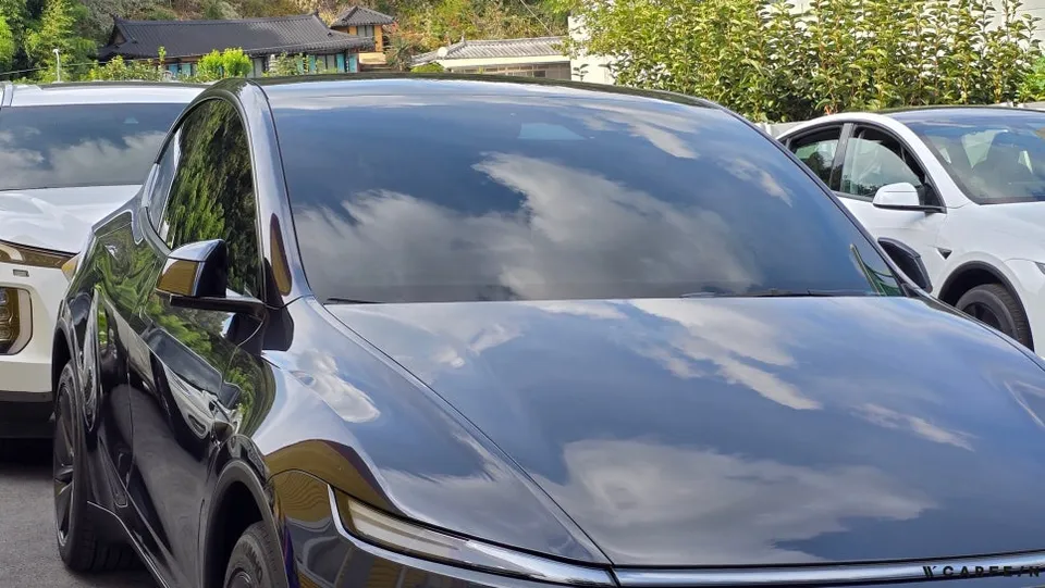 Tesla Model Yのカーフィルム施工事例|費用目安・仕上がり 施工写真 3-1