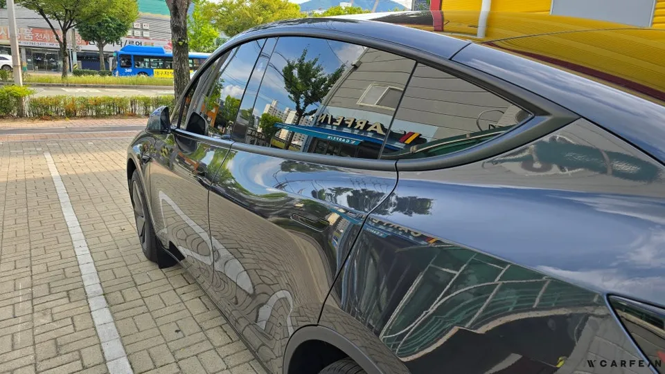 Tesla Model Yのカーフィルム施工事例|費用目安・仕上がり 施工写真 1-3