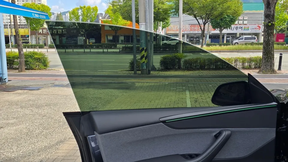Tesla Model Yのカーフィルム施工事例|費用目安・仕上がり 施工写真 2-3