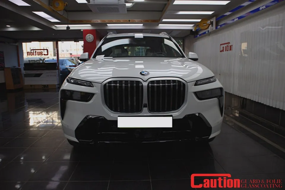 BMW X7のカーラッピング事例｜クローム除去で存在感アップ 写真