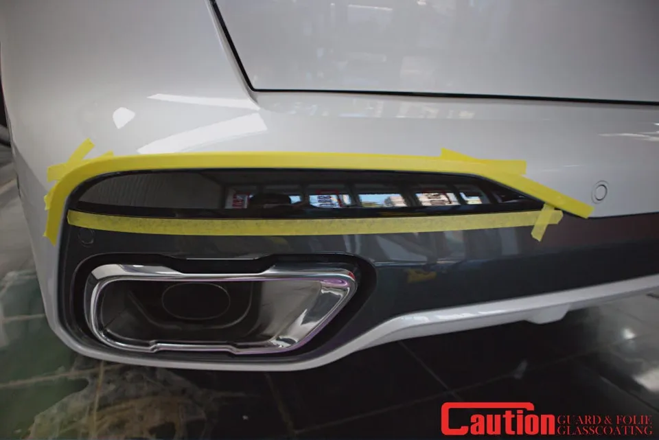 BMW X7のカーラッピング事例|クローム除去で存在感アップ 施工写真 1-2