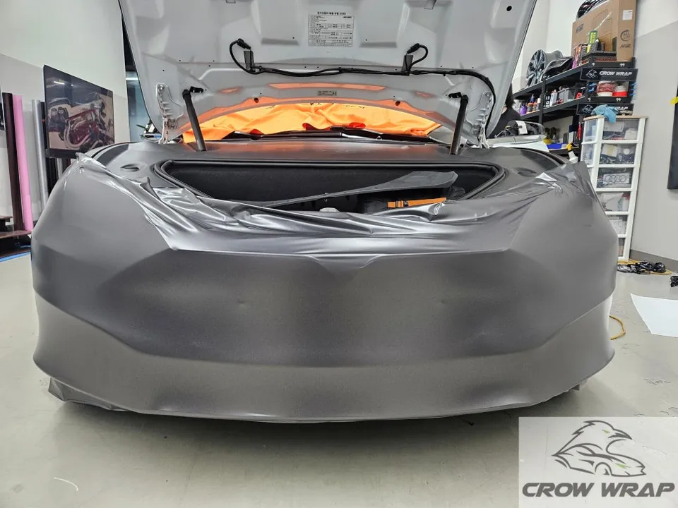 Tesla Model Sのカーラッピング事例:サテンダークグレーへの変貌 施工写真 3-3