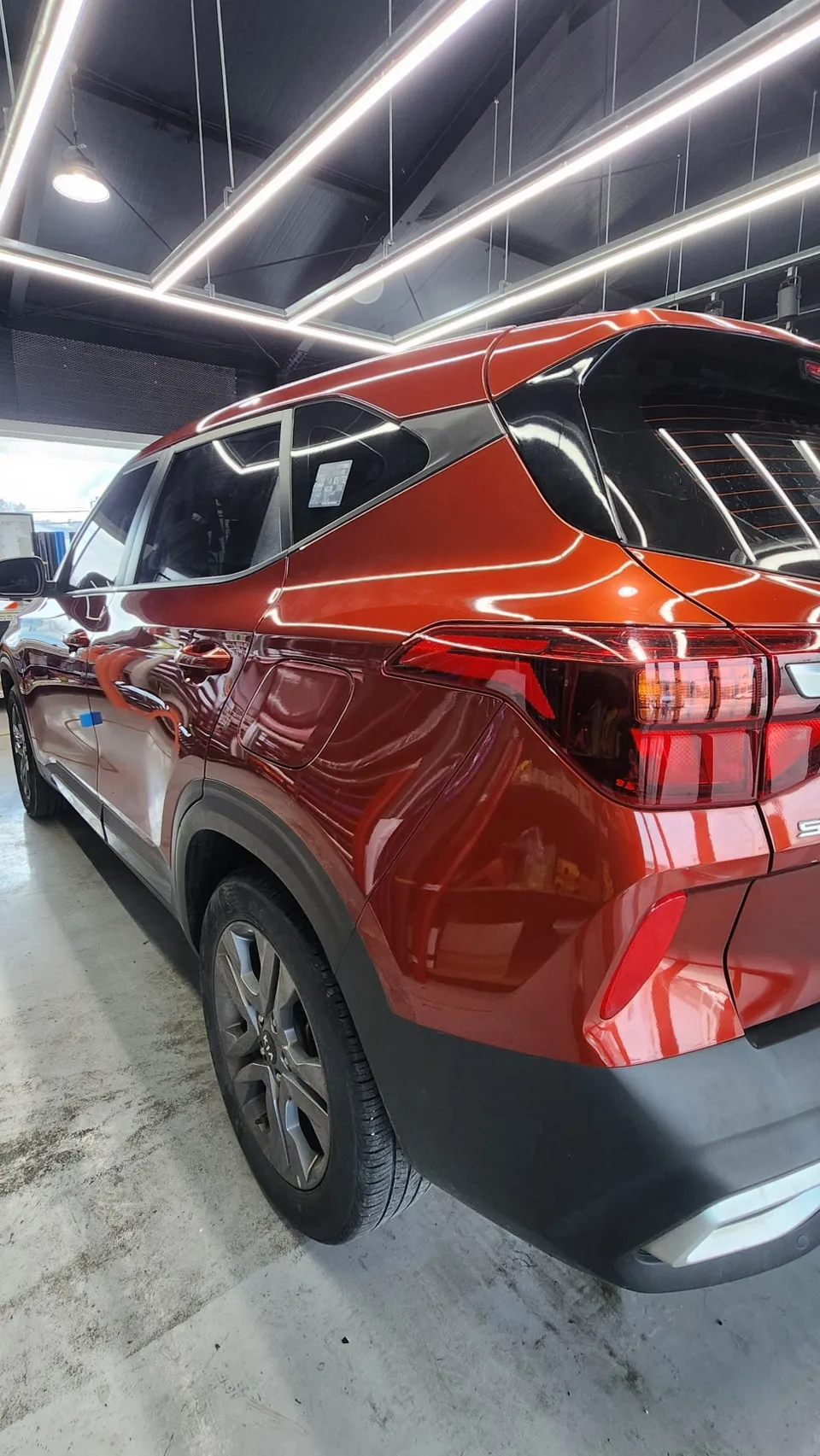 Kia Seltosのカーラッピング事例|費用目安・仕上がり 施工写真 4-1