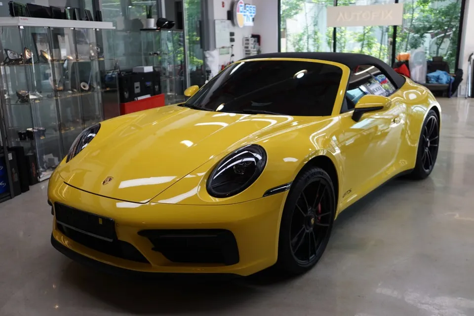 Porsche 911 Carrera dash cam - Porsche 911 Dash Cam Installation Review photo 3