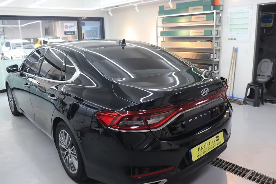 Hyundai Azeraのカーフィルム施工事例|費用目安・仕上がり 施工写真 2-1