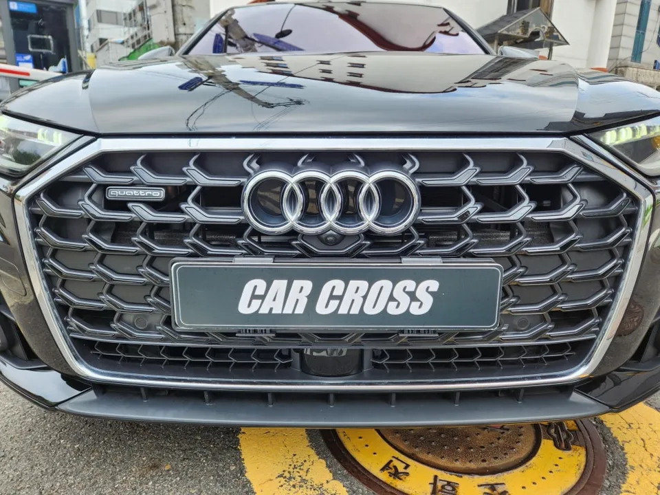 Audi A8のカーラッピング事例|クロームパーツのブラックアウト 施工写真 2-1