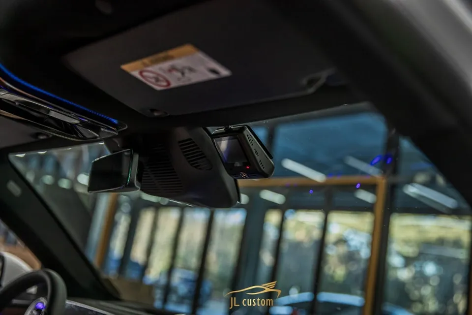 Mercedes-Benz GLC Dashcam & Navigation Review: Enhanced Safety photo 2