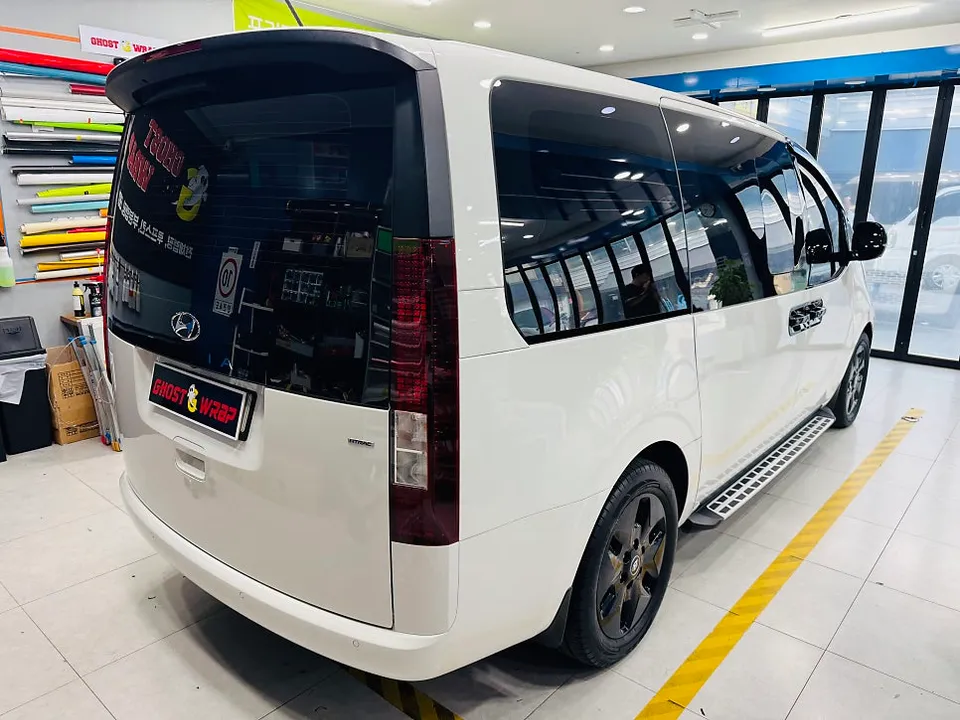Hyundai Staria vinyl wrap - Hyundai Staria Vinyl Wrap Review: Two-Tone Roof Upgrade photo 4