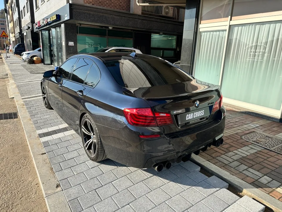 BMW 5 Series F10 カーラッピング事例:サテンダークグレー 施工写真 3-1