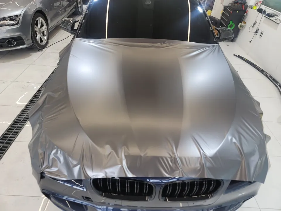 BMW 5 Series F10 カーラッピング事例:サテンダークグレー 施工写真 1-3