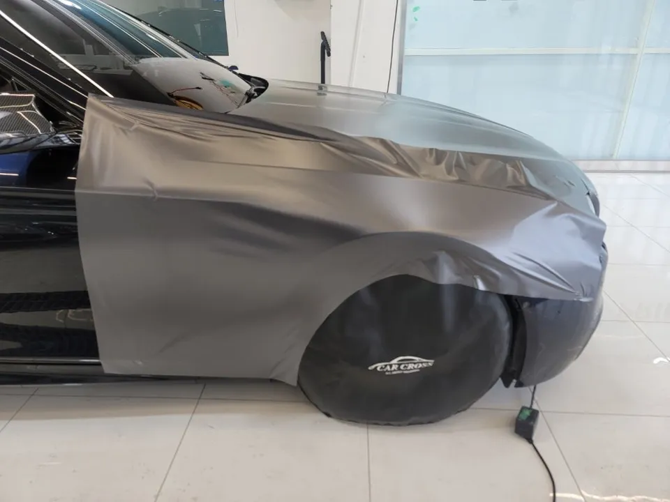 BMW 5 Series F10 カーラッピング事例:サテンダークグレー 施工写真 2-3