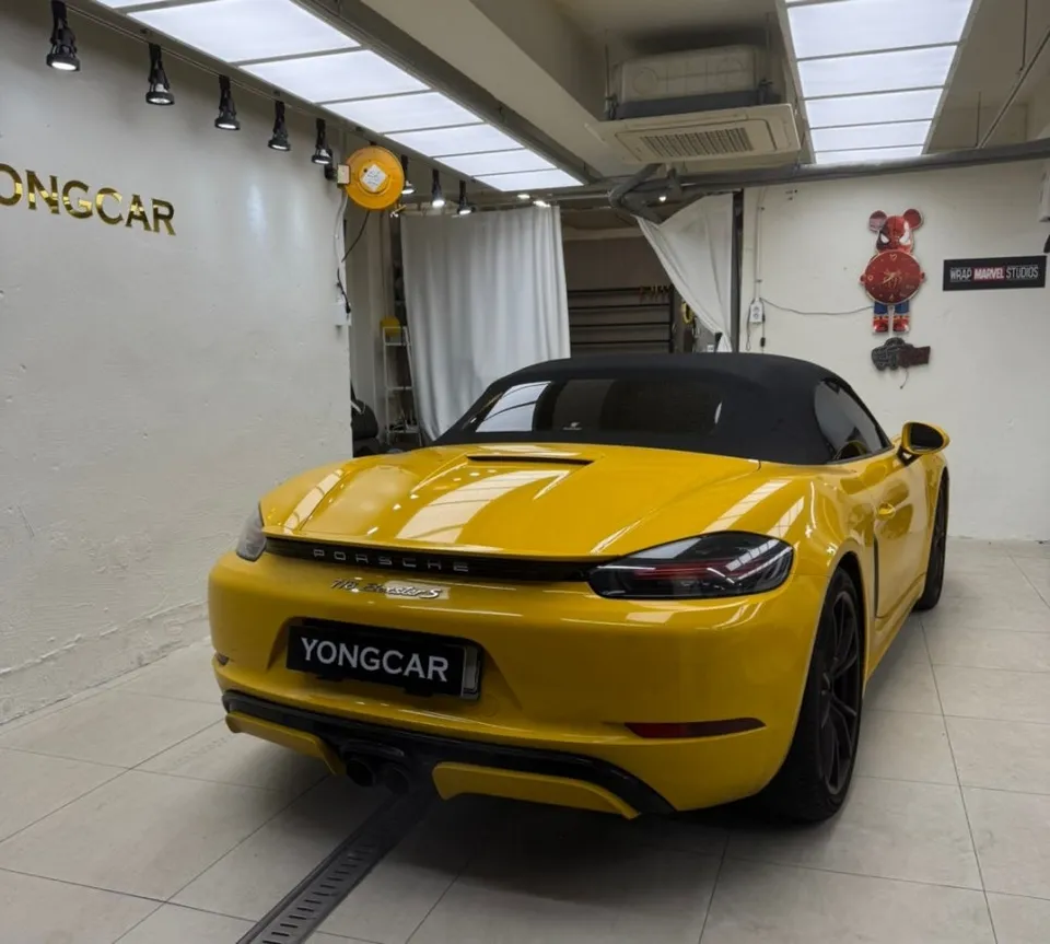 ポルシェ 718 Boxsterのカーラッピング事例|費用目安・仕上がり 施工写真 1-1