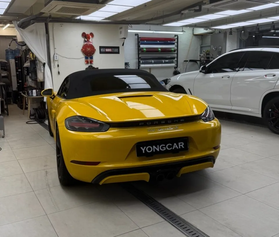 ポルシェ 718 Boxsterのカーラッピング事例|費用目安・仕上がり 施工写真 2-1