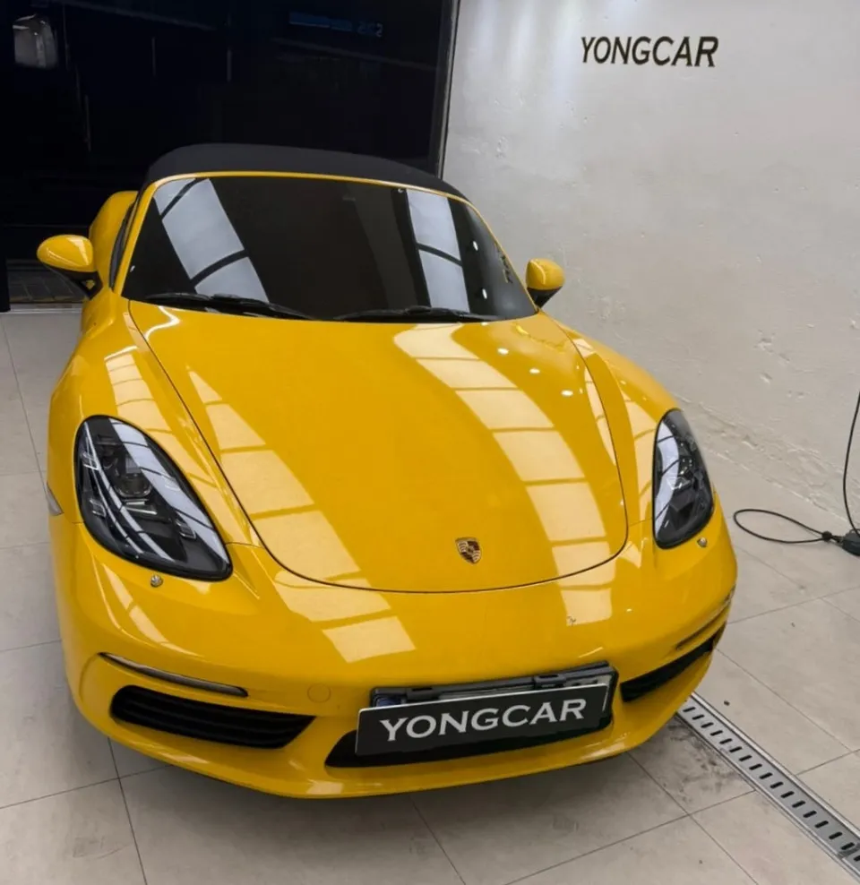 ポルシェ 718 Boxsterのカーラッピング事例|費用目安・仕上がり 施工写真 1-2