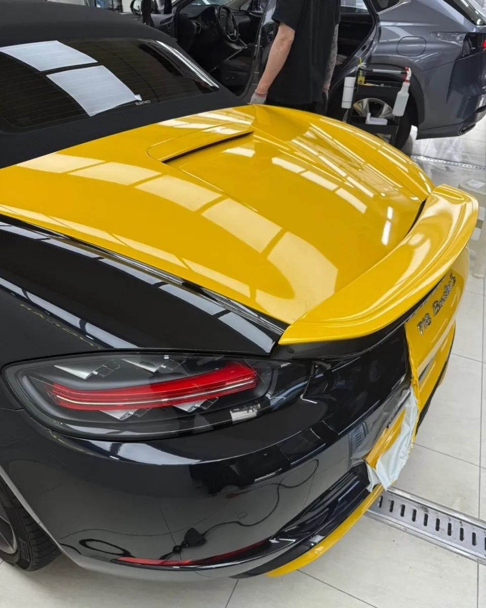 ポルシェ 718 Boxsterのカーラッピング事例|費用目安・仕上がり 施工写真 4-2