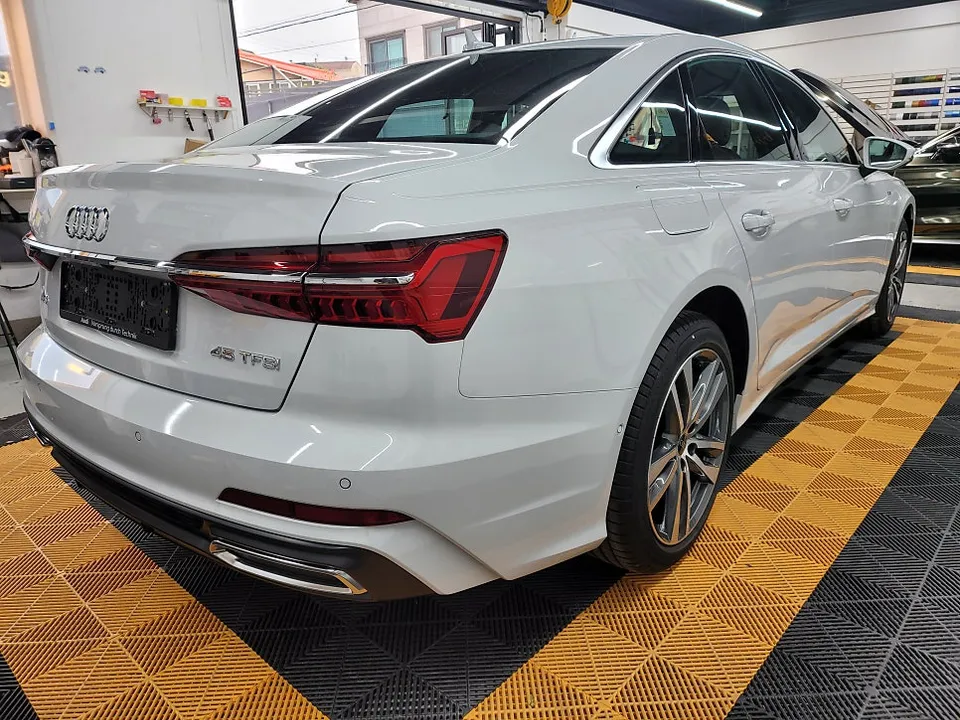 Audi A6のガラスコーティング事例|費用目安と仕上がり 施工写真 1-2