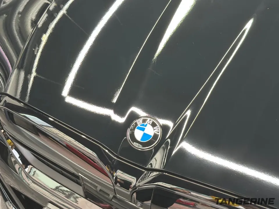 BMW 5 Seriesのカーラッピング事例|ハイグロスブラック 施工写真 3-1