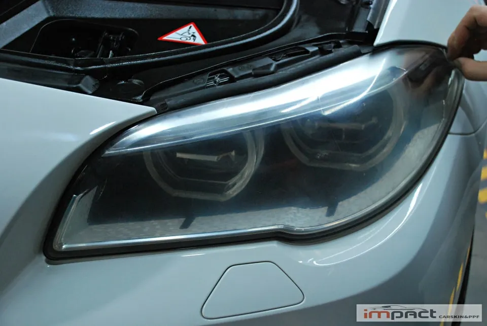 BMW 5 SeriesのヘッドライトPPF再施工事例 施工写真 2-2