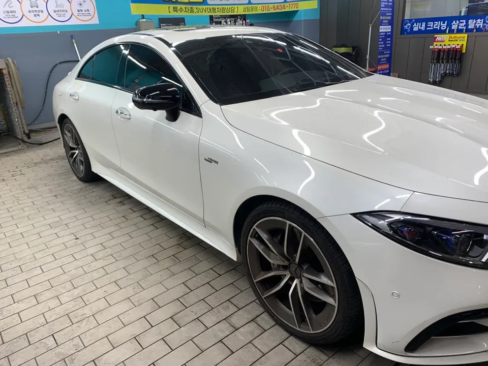 Mercedes-Benz CLS interior detailing - Mercedes-Benz CLS Interior Detailing Review — Deep Clean Results photo 4