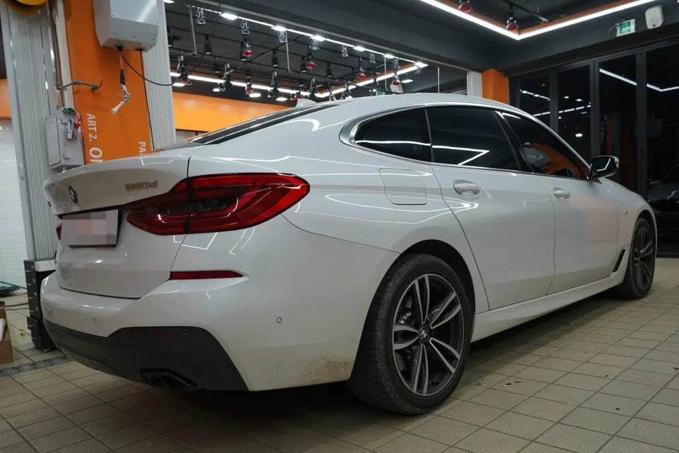BMW 5 Seriesのカーフィルム施工事例|費用目安・仕上がり 施工写真 1-2
