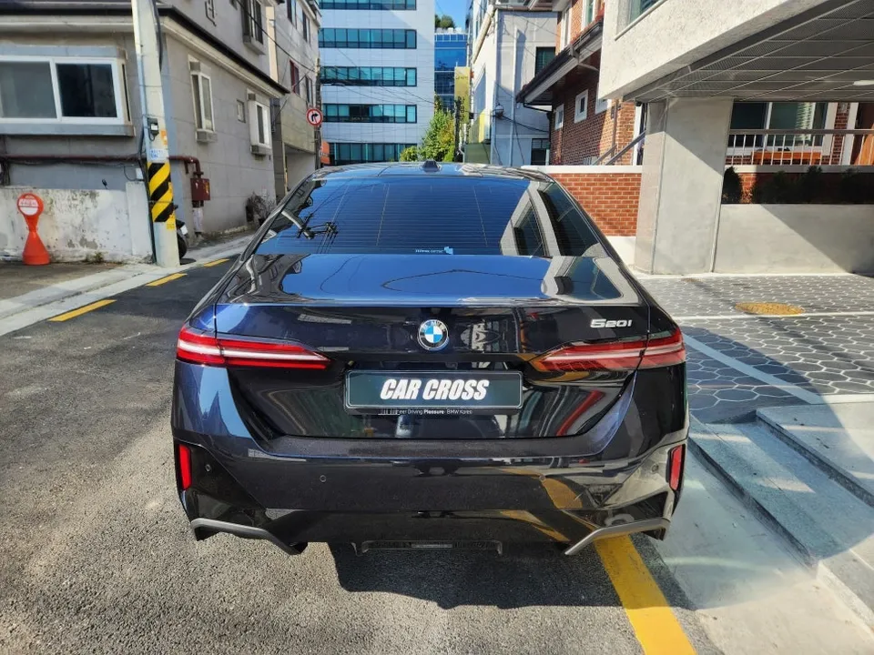 BMW G60 カーラッピング事例:クローム除去と内装の再施工 施工写真 3-1