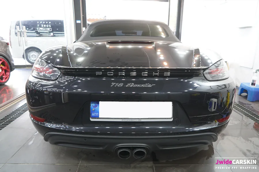 ポルシェ 718 Boxsterのカーラッピング事例｜費用目安・仕上がり 施工写真 4-1
